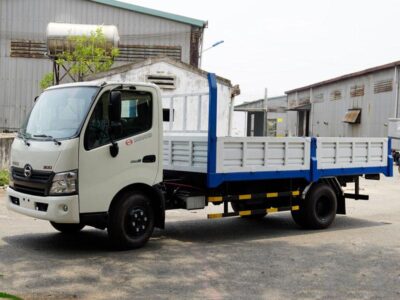 xe-tai-hino-xzu650-thung-lung-2