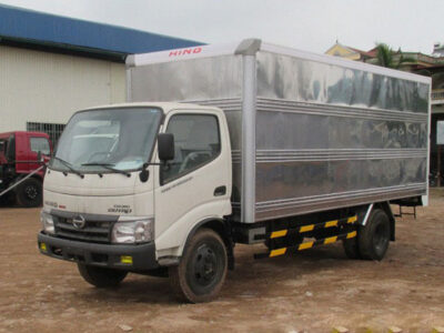 xe-tai-hino-dutro-thung-kin-3