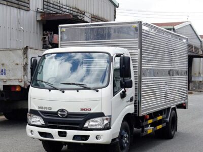 xe-tai-hino-xzu650-thung-kin-3